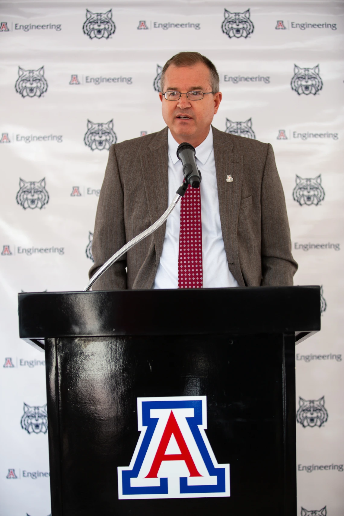 David Hahn, Craig M. Berge dean of the College of Engineering, welcomes everyone to the reception.