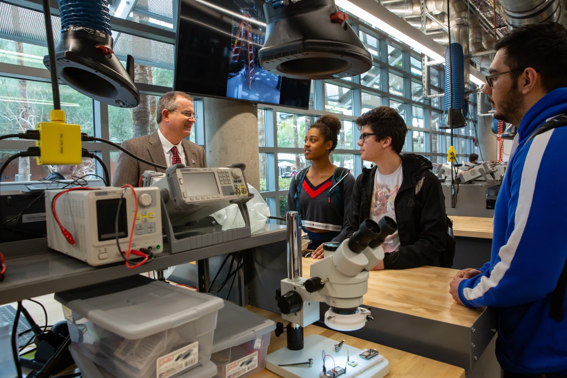 David Hahn, Craig M. Berge dean of the College of Engineering, speaks with a group of students.