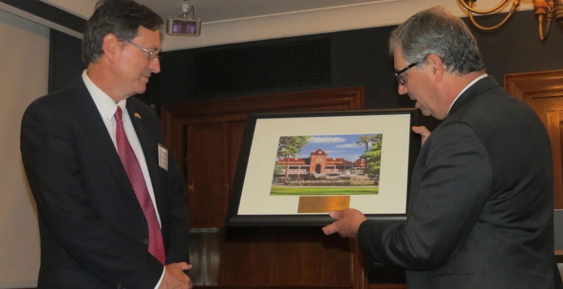 Jeff Goldberg hands plaque to Roman Macaya