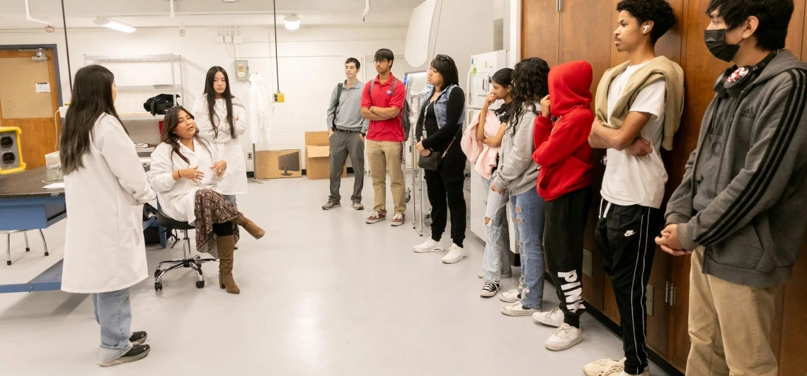 students and a professor in a University of Arizona lab