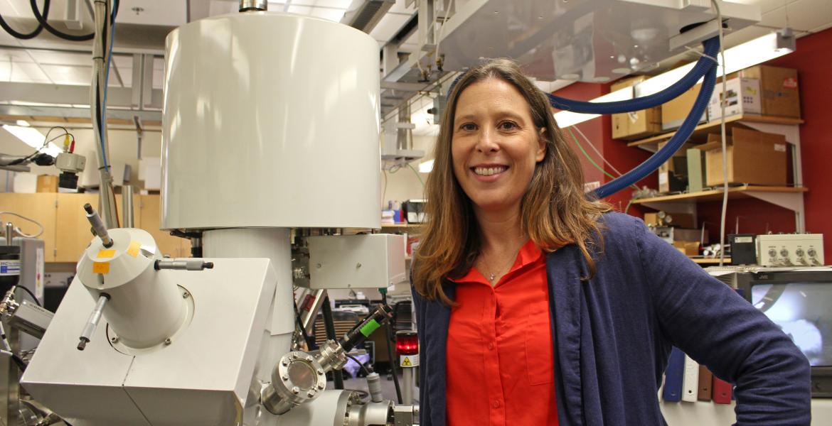 Professor Erin Ratcliff in her lab