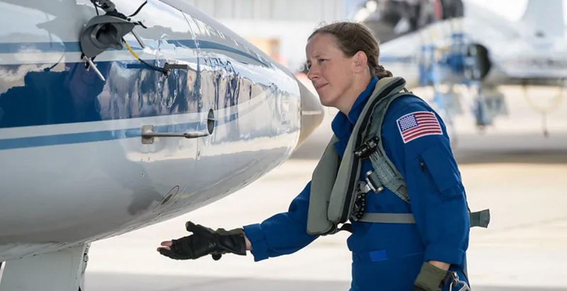 Jessica Wittner examines an airplane