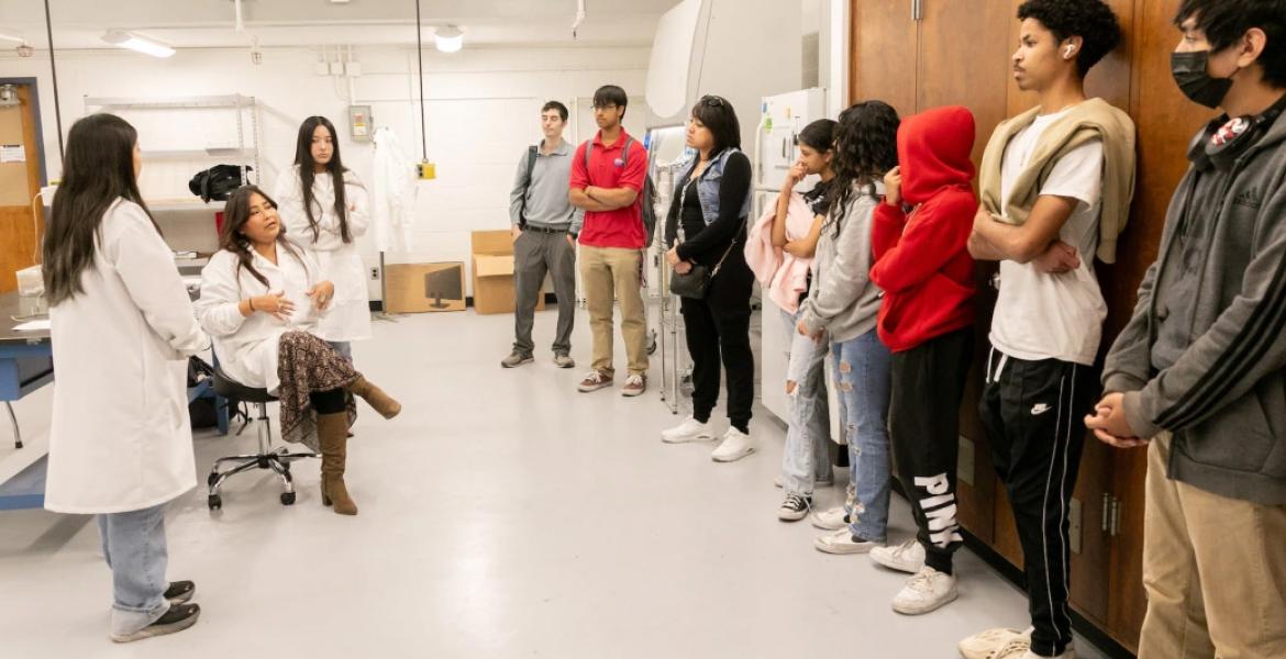 students and a professor in a University of Arizona lab