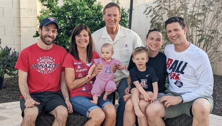 7 members of the Hummel family pose outdoors in Arizona Wildcat gear