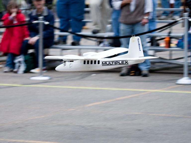 robot plane landing