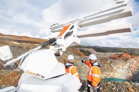 Miners use high-tech equipment