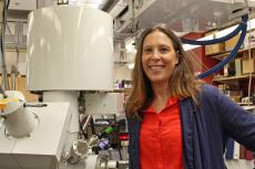 Professor Erin Ratcliff in her lab